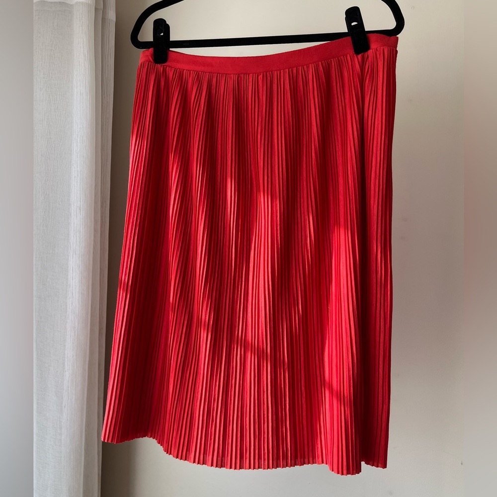 Vibrant red-orange pleated a-line skirt - Picture 3 of 10
